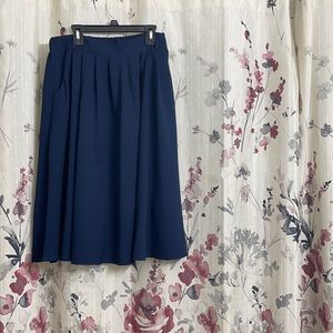 Pleated skirt with pockets.